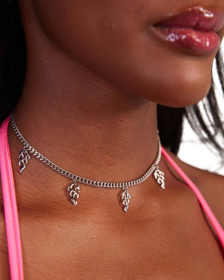 Ana Accessories Fan The Flames Chain Choker 3 Ana Accessories Fan The Flames Chain Choker